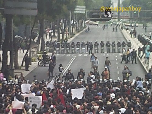 Encapsulamiento de cientos de manifestantes el 14 de diciembre de 2013